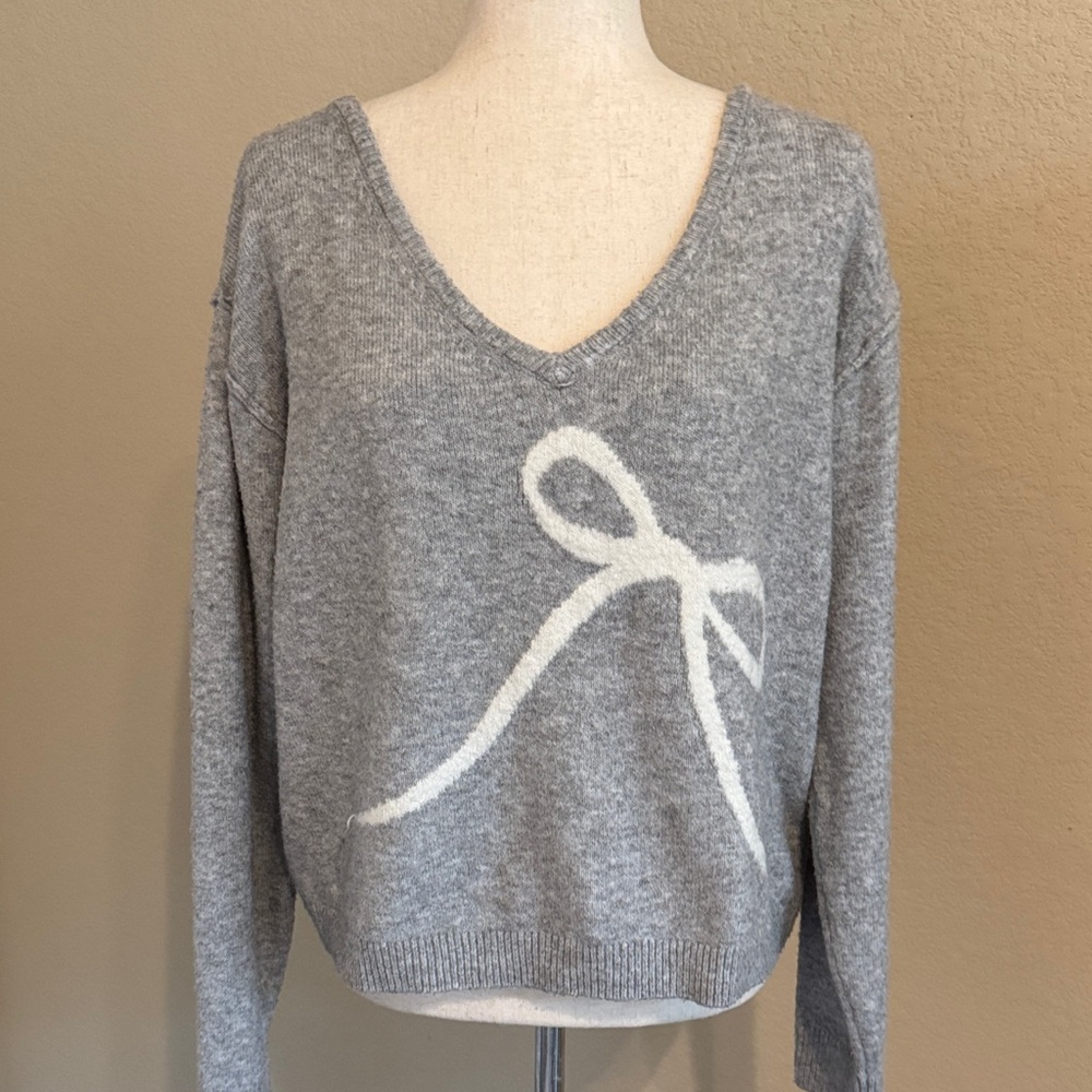 American Eagle Outfitters Gray V-Neck Sweater